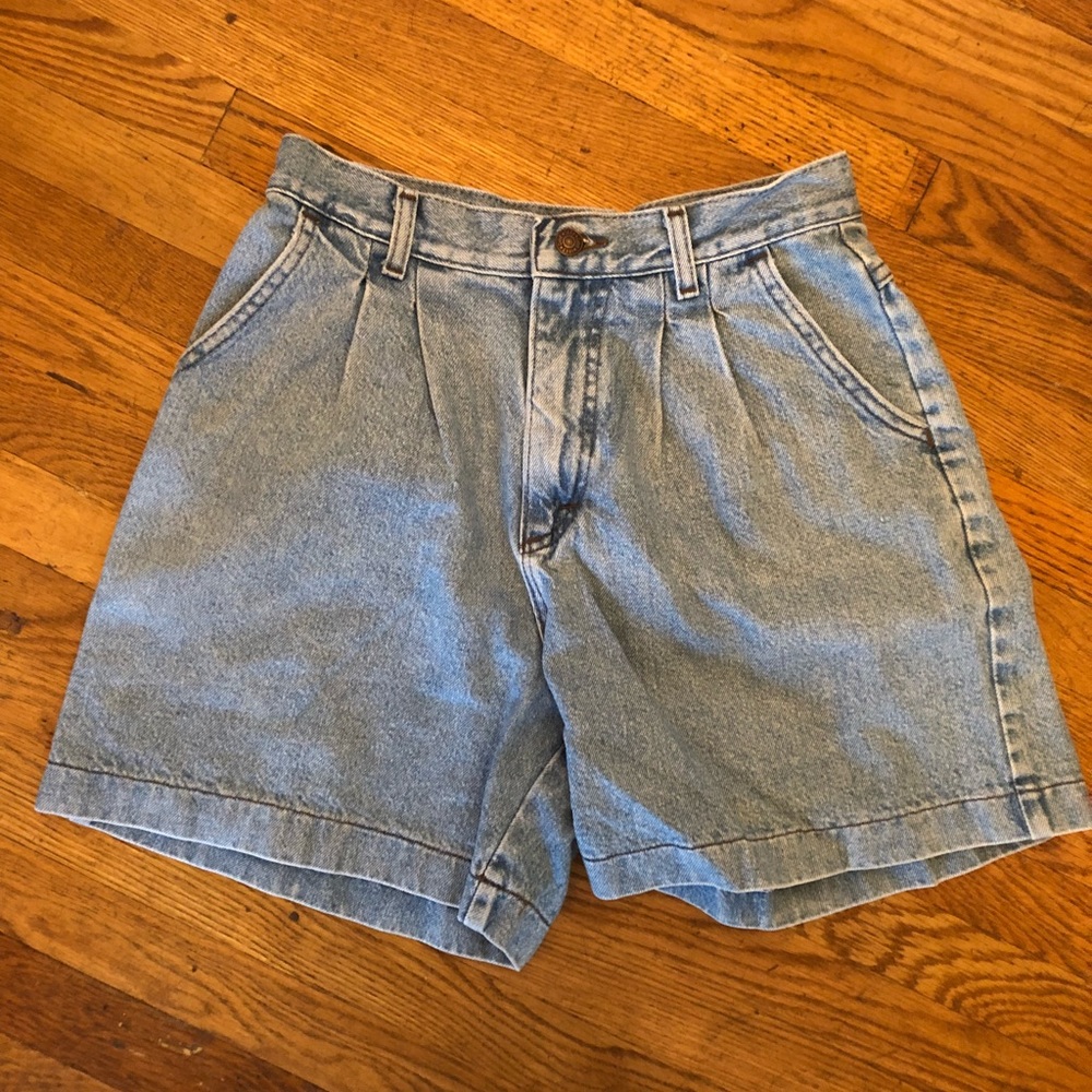 High rise denim Lee shorts. Pleated. Jeans.